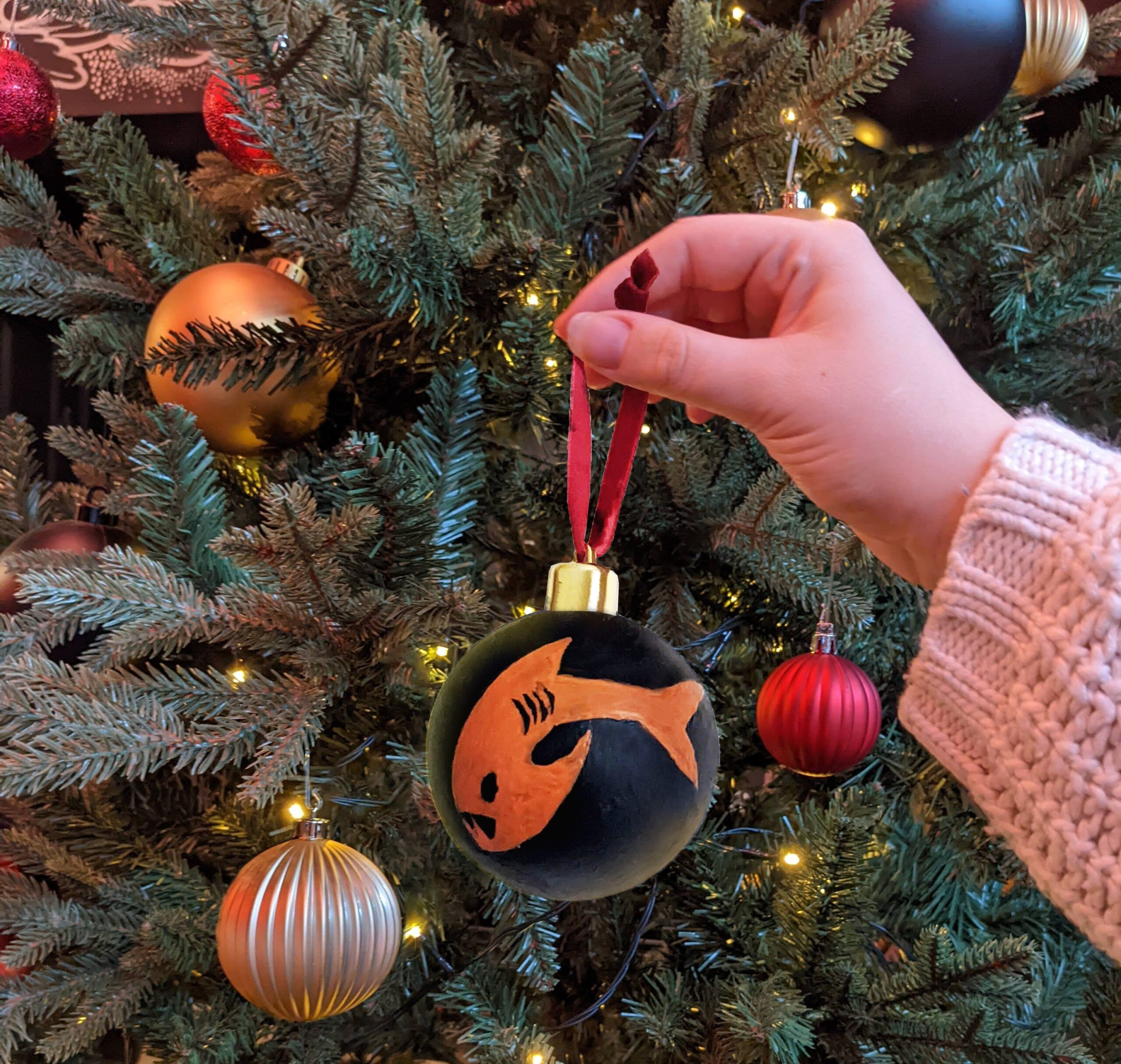 Payara Bauble Christmas cut